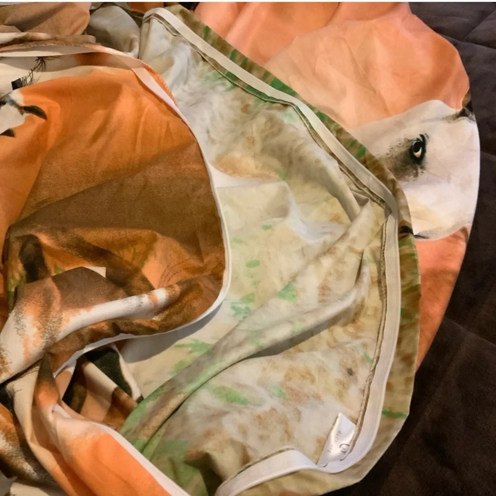 Like New Horse-Print Queen 3 Pc Bedding Duvet Set & 2 Curtains